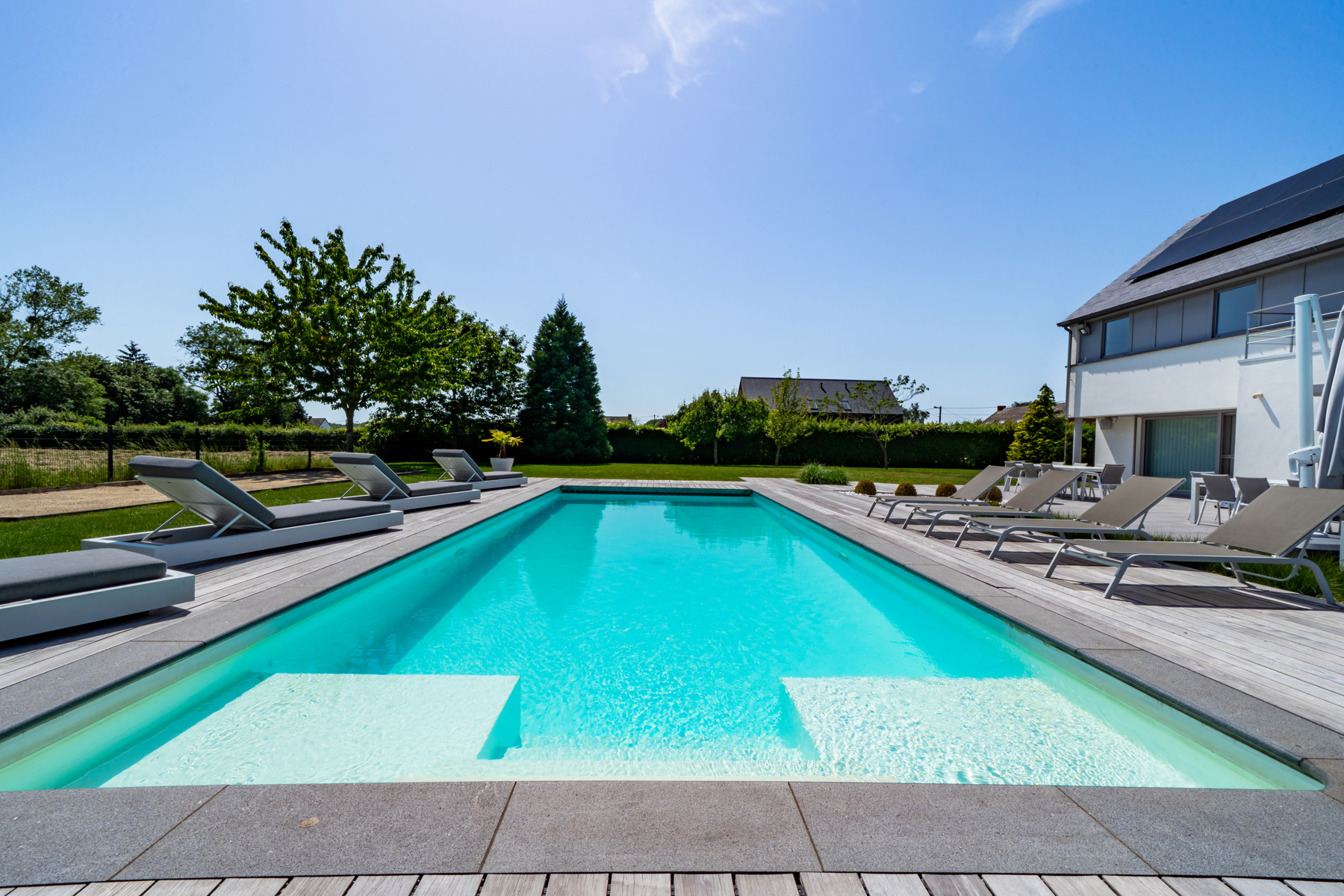 Terrasse et piscine chauffée
